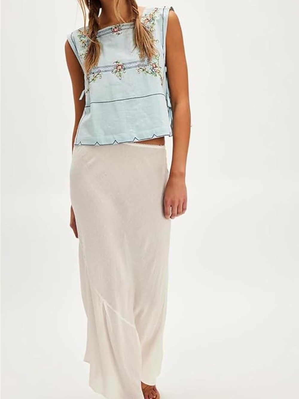 Free People NWOT pale blue embroidered Square-Neck top, side ties. Medium